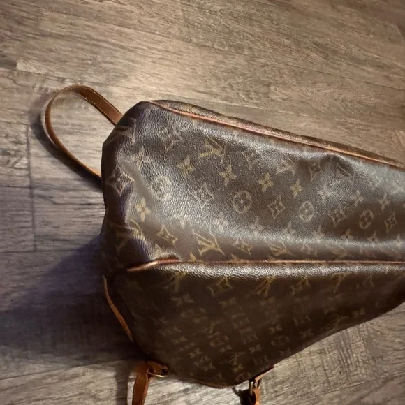 Louis Vuitton Classic Monogram Shoulder Bag - Picture 8 of 10